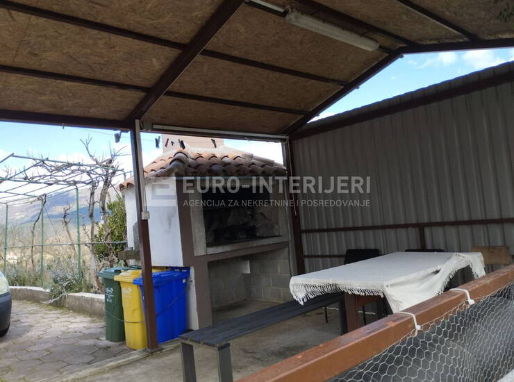 Prodajemo kuću u Istri - okolica Buzeta s dvorištem i voćnjakom — fotografija 6