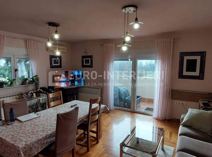 Obiteljska kuća u naselju Bizek površine 381 m², bez provizije! — fotografija 3