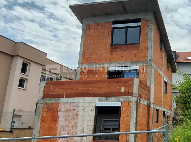 Zagreb, Gornji Bukovac, Salopekova ul., zgrada s dva stana 125 m² ROH BAU — fotografija 2