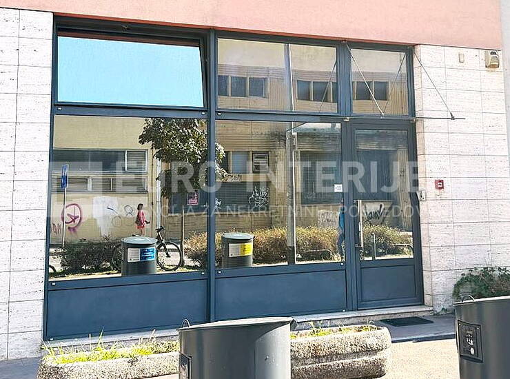 POSLOVNI PROSTOR ZAVRTNICA 83 m2