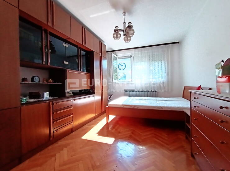 ZAGREB, ČRNOMEREC – TOP LOKACIJA! OČUVAN STAN 59,70 m² NA 1. KATU, S PARKI — fotografija 3