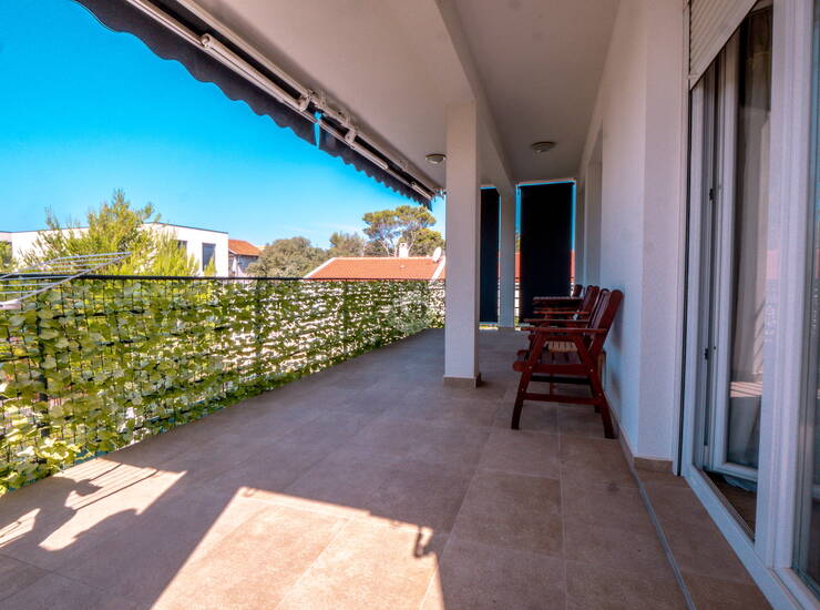 DVOSOBAN APARTMAN S VRTOM I 2 PARKIRNA MJESTA, 150 M OD PLAŽE, PETRČANE (PUNT — fotografija 4