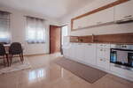 DVOSOBAN APARTMAN S VRTOM I 2 PARKIRNA MJESTA, 150 M OD PLAŽE, PETRČANE (PUNT — fotografija 5