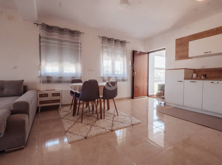 DVOSOBAN APARTMAN S VRTOM I 2 PARKIRNA MJESTA, 150 M OD PLAŽE, PETRČANE (PUNT — fotografija 6