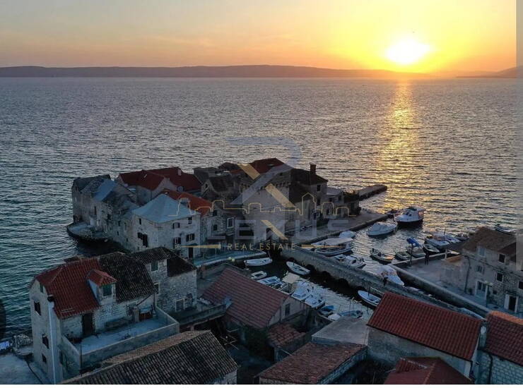 Kaštel Gomilica, penthause, tri sobe
