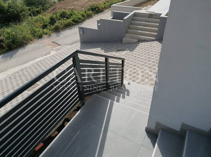 Kuća Prodaja Podstrana 240 m2 — fotografija 8