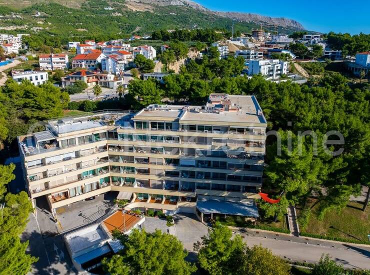 Podstrana-Strožanac, luksuzan stan sa vrtom i parkingom — fotografija 5