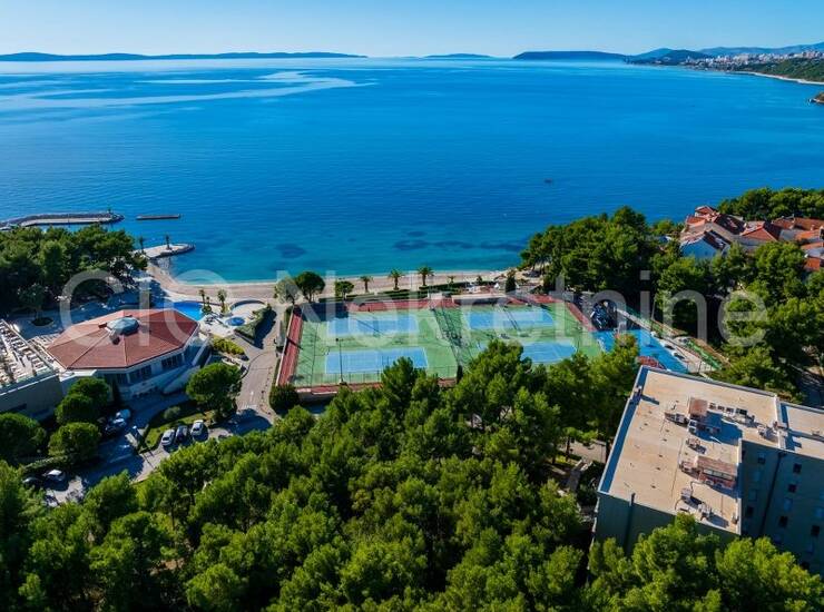 Podstrana-Strožanac, luksuzan stan sa vrtom i parkingom — fotografija 6