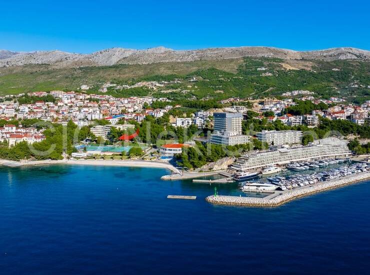Podstrana-Strožanac, luksuzan stan sa vrtom i parkingom — fotografija 7
