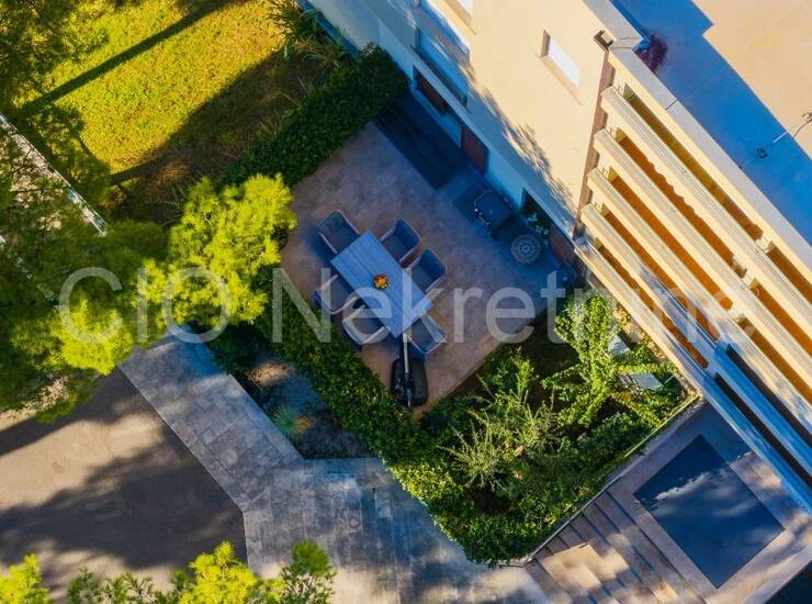 Podstrana-Strožanac, luksuzan stan sa vrtom i parkingom — fotografija 8
