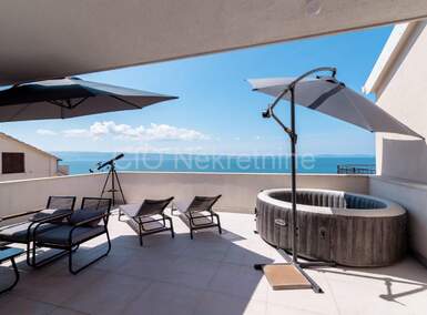 Kuća, Podstrana 300m² - 810.000 € | SveHrNekretnine