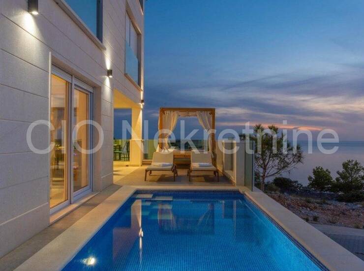 Ražanj, Luxuzna vila, prodaja