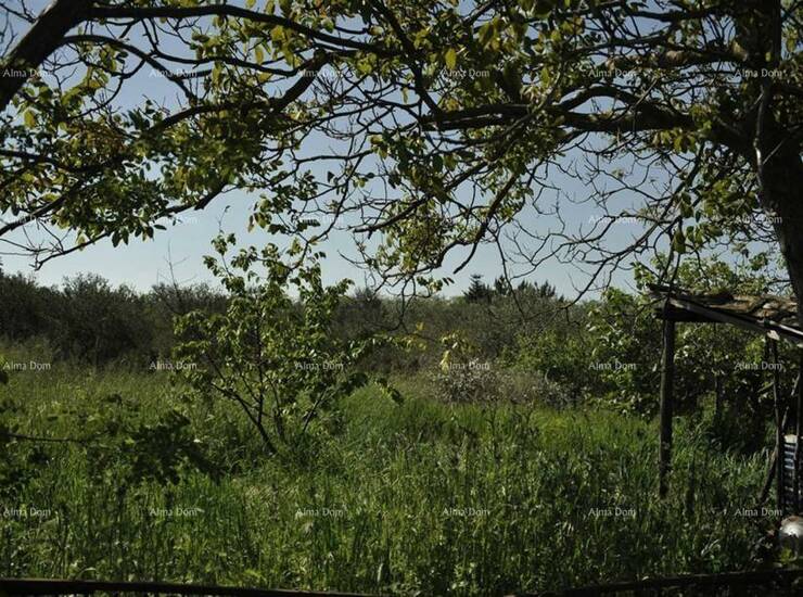 Na prodaju je zemljište ukupne površine 2.117 m² u mirnom dijelu naselja... — fotografija 2