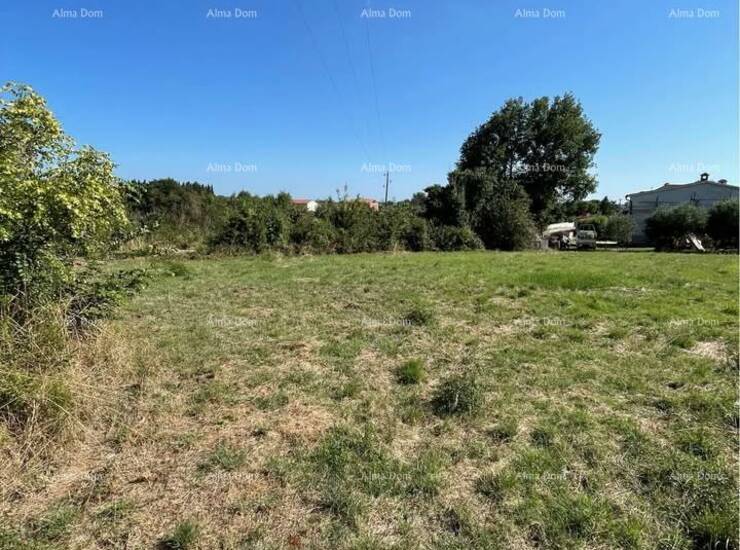 Na prodaju je građevinska parcela površine 909 m², smještena u naselju ...
