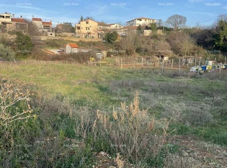 Prodajemo građevinsko zemljište, površine 1283m2, u centru Loborike.
Zem... — fotografija 2