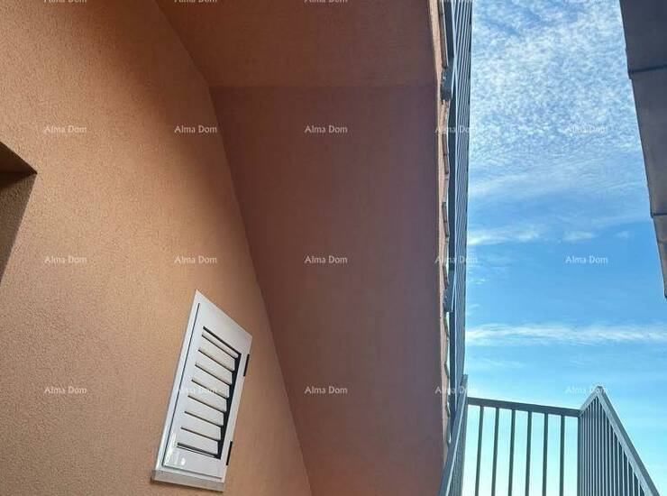 Novo u ponudi!

Prodaje se prekrasna, potpuno uređena i namještena kuća ... — fotografija 4