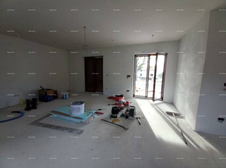 Na prodaju je lijepa nova kuća s bazenom, smještena u mirnom dijelu Kašt... — fotografija 5