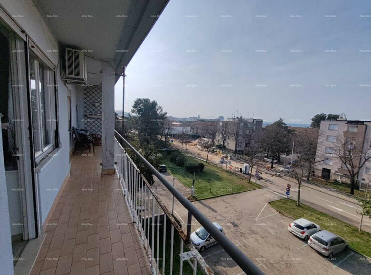 Prodaje se prostran stan površine 80 m² na mirnoj, izvrsnoj lokaciji u Um...