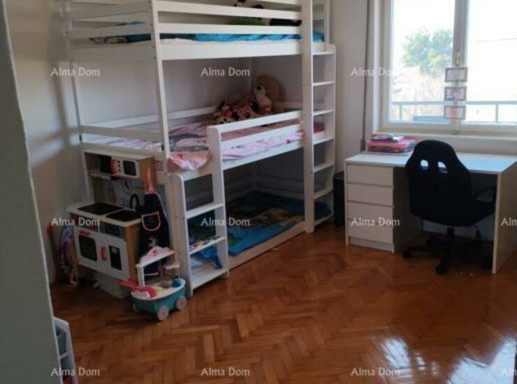 Prodaje se prostran stan površine 80 m² na mirnoj, izvrsnoj lokaciji u Um... — fotografija 9