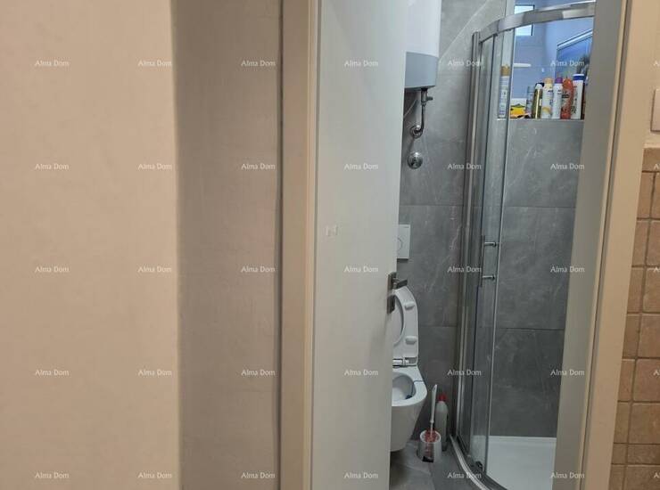 Prodaje se garsonijera površine 22 m² u samom centru Umaga, na izvrsnoj l... — fotografija 4