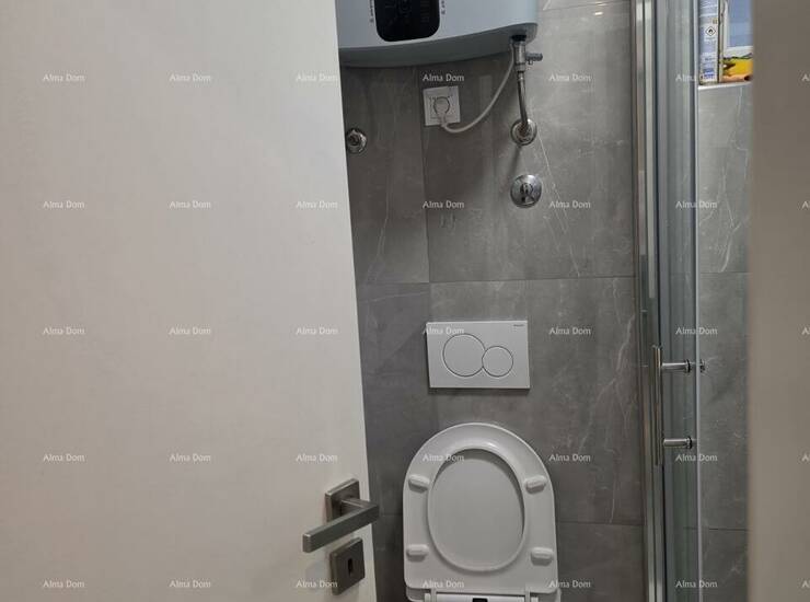 Prodaje se garsonijera površine 22 m² u samom centru Umaga, na izvrsnoj l... — fotografija 6
