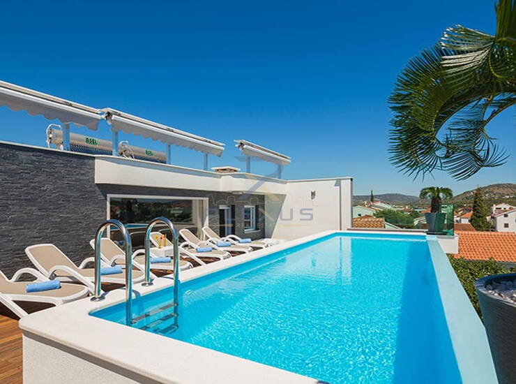 Kuća - villa s bazenom: Rogoznica, 377 m2 — fotografija 2