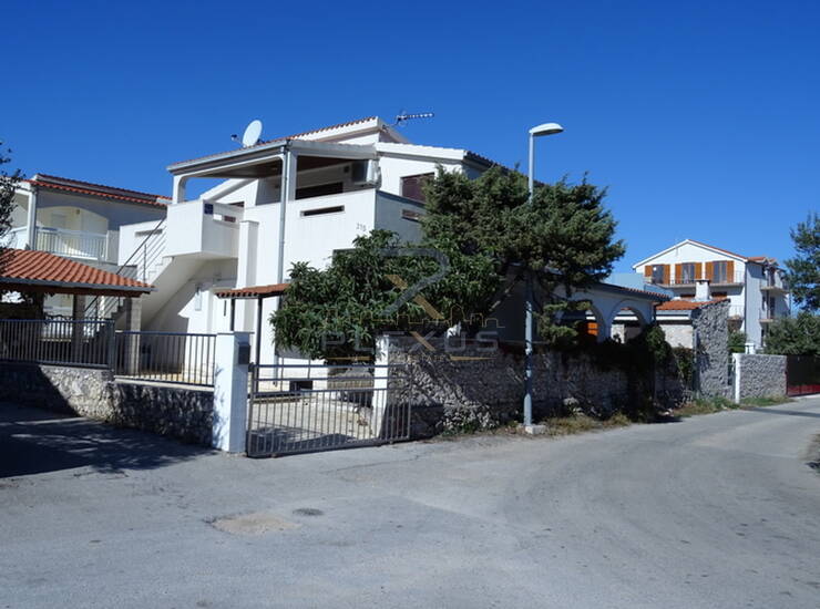 Ražanj, kuća sa bazenom i vezom za brod