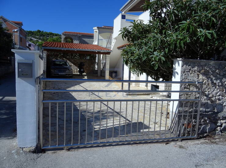 Ražanj, kuća sa bazenom i vezom za brod — fotografija 3