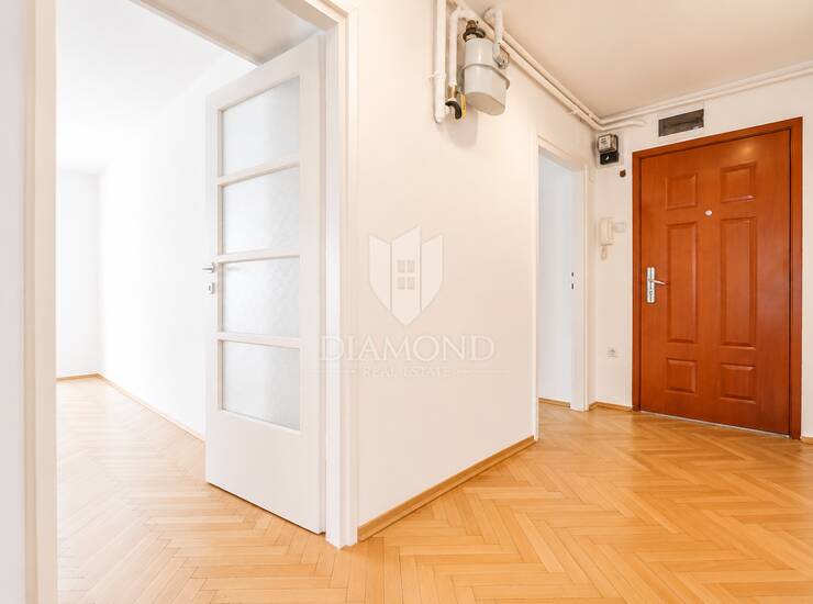Zagreb, Kvatrić, poslovni prostor 72m2