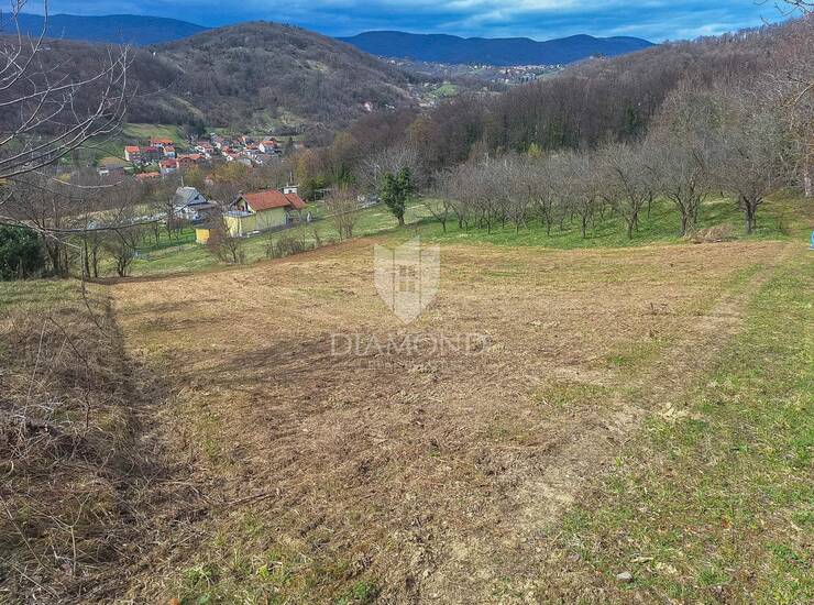 Zagreb, Gornja Dubrava, zemljište uz Medvednicu — fotografija 2