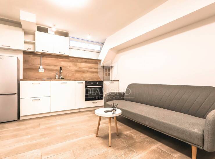 Zagreb, Trešnjevka, višenamjenski prostor 32m2