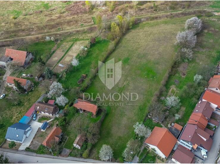 Atraktivno zemljište na Žitnjaku velika površina, blizina glavnih poslovnih  — fotografija 2