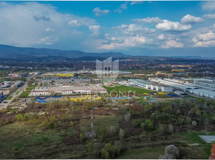 Atraktivno zemljište na Žitnjaku velika površina, blizina glavnih poslovnih  — fotografija 3