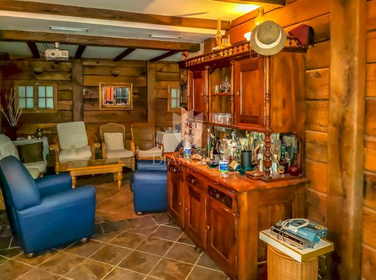 Zagreb, Maksimir, konoba 85m2 s garažom 