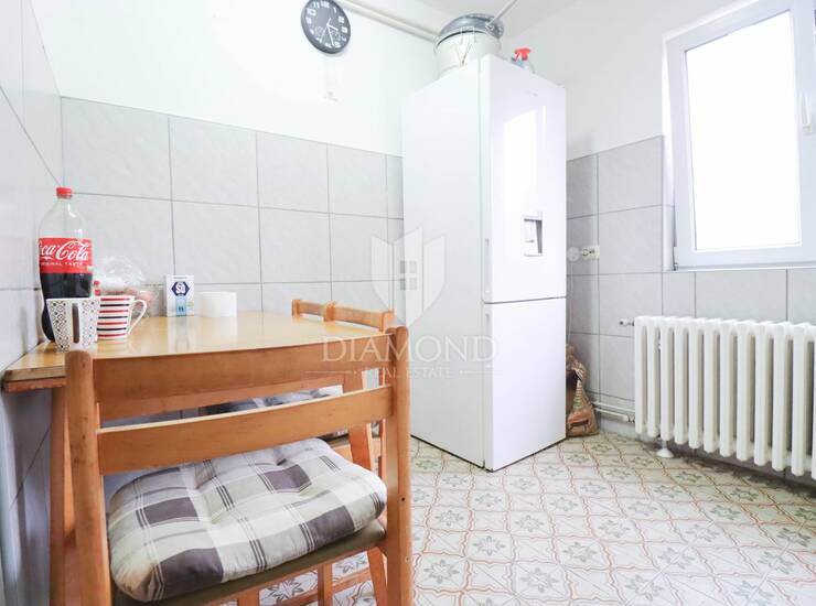 Zagreb, Trešnjevka Sjever! Trosobni stan sa dvije garaže! — fotografija 3