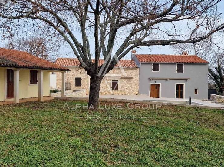 Istra, Barban, dvije kuće s bazenom blizu mora