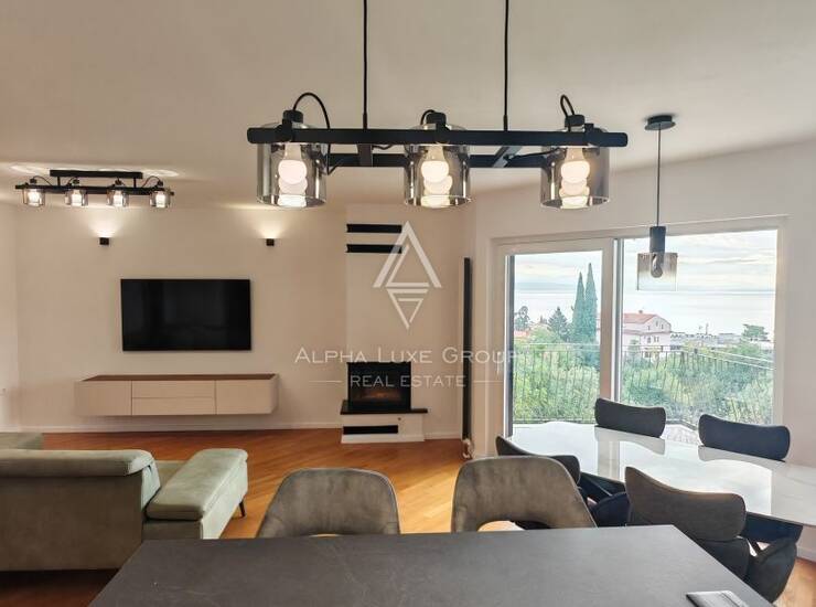 IČIĆI – ATRAKTIVAN DVOETAŽNI STAN 120 m² S PANORAMSKIM POGLEDOM NA MORE, 