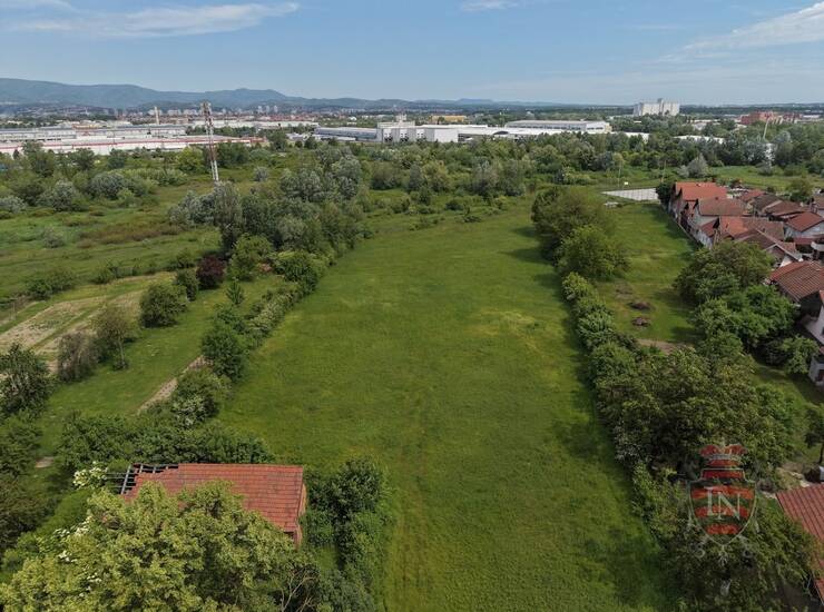 Razvojna lokacija uz Slavonska avenija | 8.308 m² | M1 / M2 | pravilan oblik |