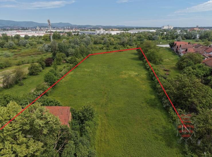 Razvojna lokacija uz Slavonska avenija | 8.308 m² | M1 / M2 | pravilan oblik | — fotografija 2