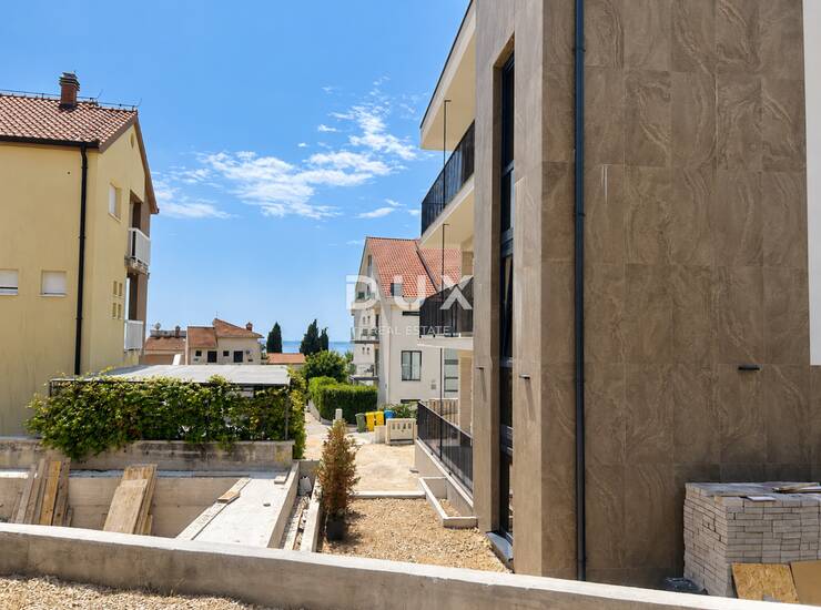 Rogoznica, Zečevo, kuća s 3 stana 420m², 100m od mora, bazen — fotografija 3