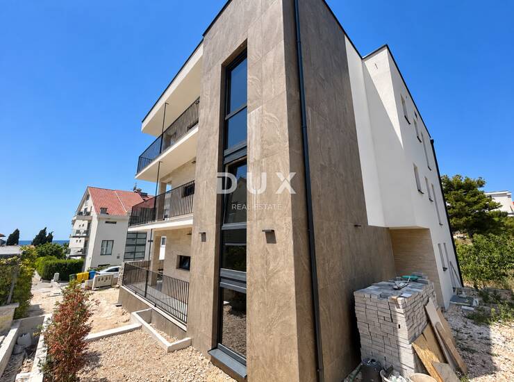 Rogoznica, Zečevo, kuća s 3 stana 420m², 100m od mora, bazen — fotografija 4