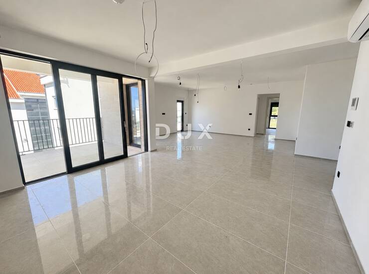 Rogoznica, Zečevo, 4-sobni stan, 125,70 m2, 100 m od mora — fotografija 4