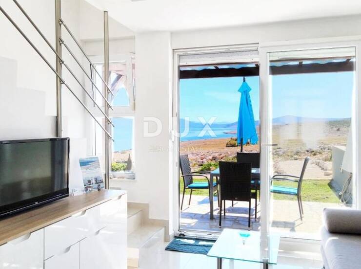 Ražanac, 1. red do mora, zgrada sa 6 apartmana, 400 m² — fotografija 4