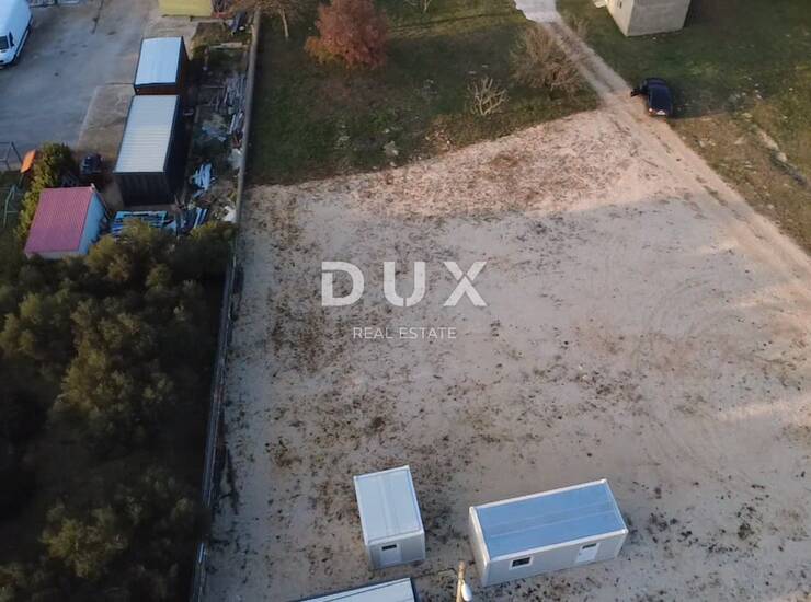 ZADAR, MURVICA - Zemljište uz cestu na top lokaciji za najam!