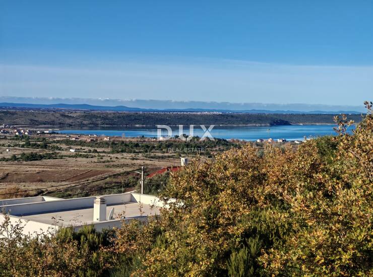 ZADAR, PODVRŠJE - Zemljište s pogledom na more u mirnom okruženju!