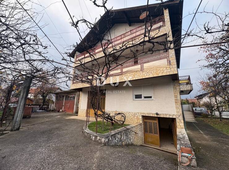 ZAGREB, DONJA DUBRAVA - Kuća s velikim investicijskim potencijalom 