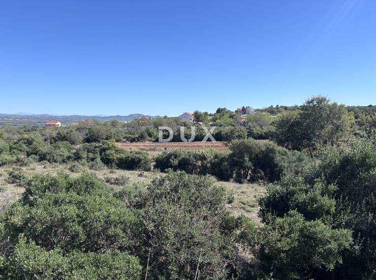 BIOGRAD, RAŠTANE - Prostrano građevinsko zemljište 5645 m2