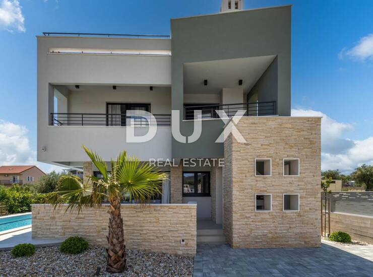 ZADAR, BIBINJE - Dizajnerski uređena vila s bazenom u blizini Zadra! — fotografija 3