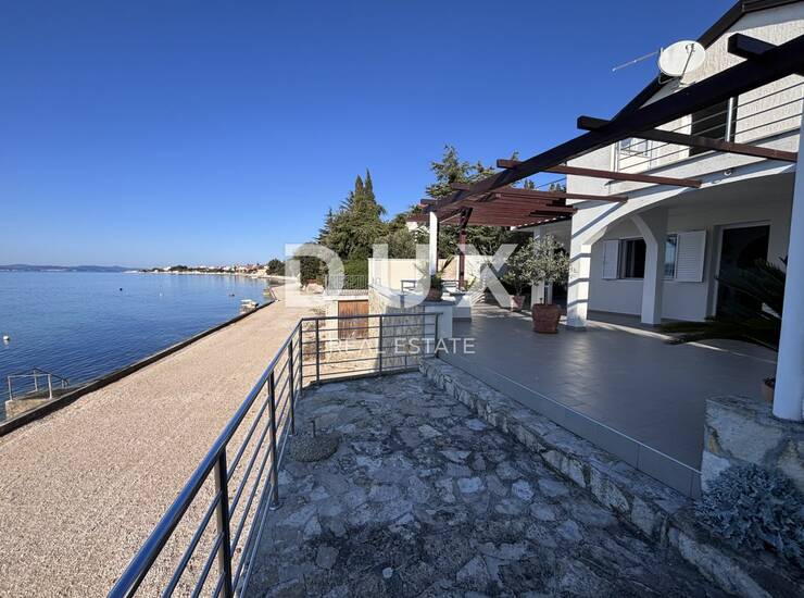 BIOGRAD, SVETI PETAR - Predivna kuća za odmor 1. red do mora — fotografija 2
