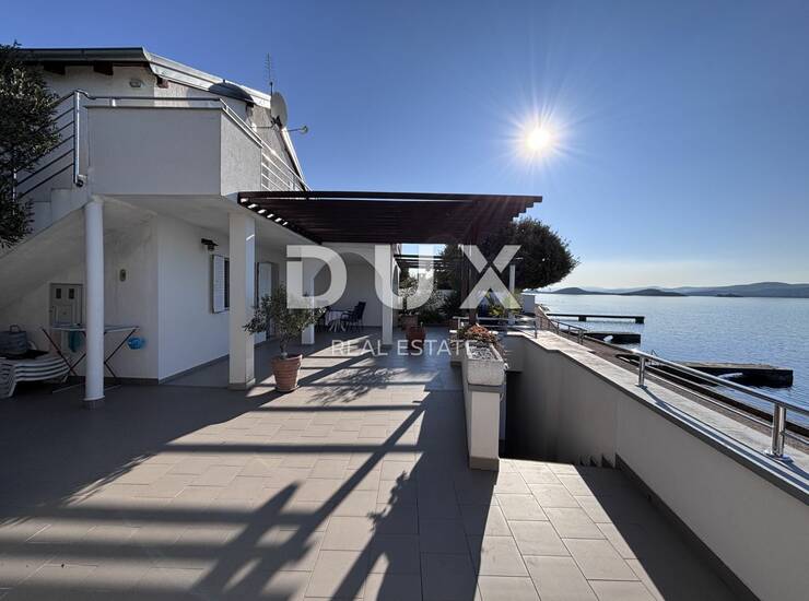 BIOGRAD, SVETI PETAR - Predivna kuća za odmor 1. red do mora — fotografija 4